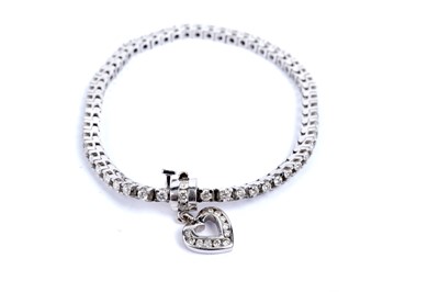 Lot 627 - A diamond tennis bracelet