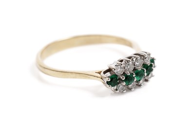 Lot 694 - An emerald and diamond cluster ring