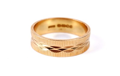 Lot 20 - An 18ct yellow gold wedding ring