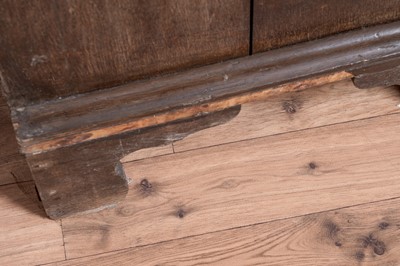 Lot 13 - An early 18th Century burr walnut and banded chest of drawers