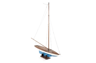 Lot 621 - An early 20th Century wooden pond yacht