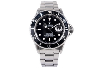 Lot 535 - Rolex Oyster Perpetual Date Submariner: a stainless steel cased automatic wristwatch