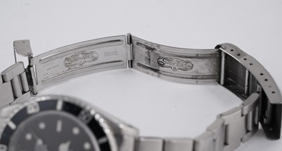 Lot 535 - Rolex Oyster Perpetual Date Submariner: a stainless steel cased automatic wristwatch