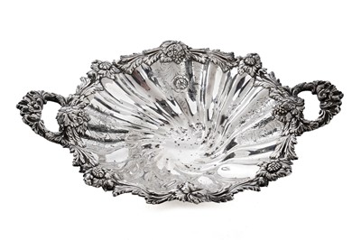 Lot 949 - A William IV silver twin handled bowl