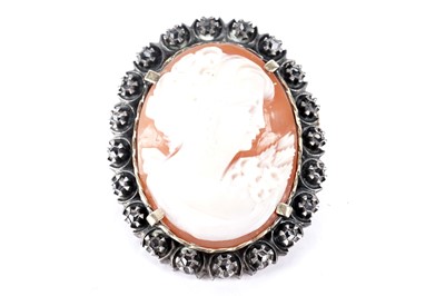 Lot 222 - An antique silver on gold cameo pendant brooch