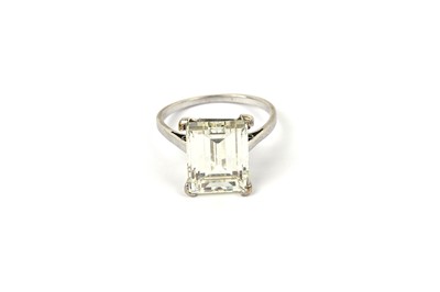 Lot 793 - A single stone diamond ring