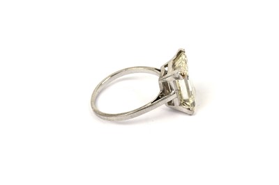 Lot 793 - A single stone diamond ring