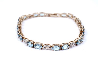 Lot 797 - An aquamarine and diamond bracelet