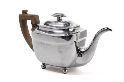 Lot 1047 - A George III silver teapot