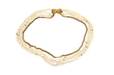 Lot 598 - A baroque pearl and gold necklace