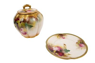 Lot 349 - An early 20th Century Royal Worcester blush ivory vase and cover; and plate