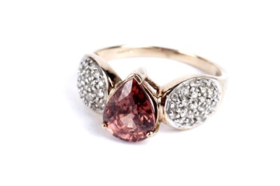 Lot 100 - A cinnamon zircon and white zircon dress ring