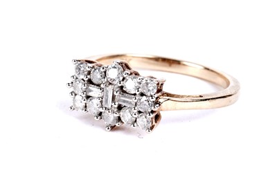 Lot 104 - A diamond cluster ring