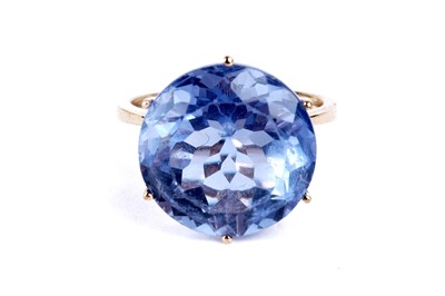 Lot 109 - A colour change fluorite single stone ring