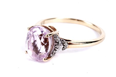 Lot 116 - A Mawi kunzite and diamond dress ring