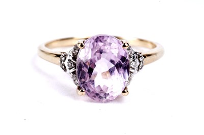 Lot 116 - A Mawi kunzite and diamond dress ring
