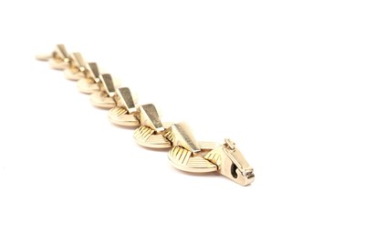 Lot 800 - Cartier: an 18ct yellow gold bracelet