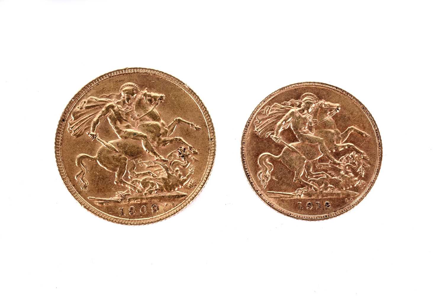 Lot 220 - An Edward VII gold sovereign; and a George V gold half sovereign