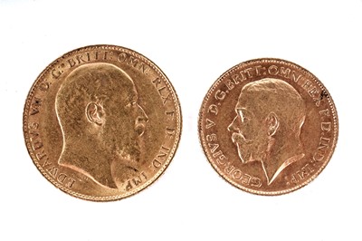 Lot 220 - An Edward VII gold sovereign; and a George V gold half sovereign