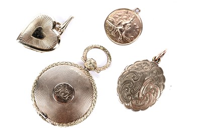 Lot 224 - A selection of pendants and lockets