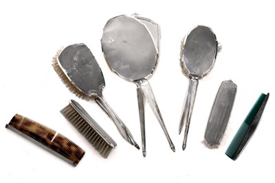 Lot 1077 - A selection of silver dressing table items