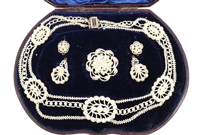 Lot 776 - A 19th Century pearl jewellery set