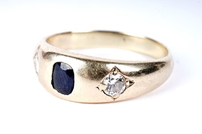 Lot 347 - A sapphire and diamond ring