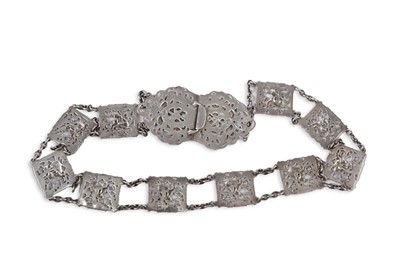 Lot 345 - An Edwardian silver belt