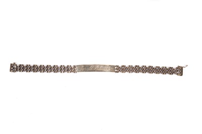 Lot 342 - A 9ct yellow gold ID bracelet