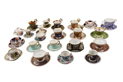 Lot 407 - A collection of early 20th Century and later cabinet cups and saucers