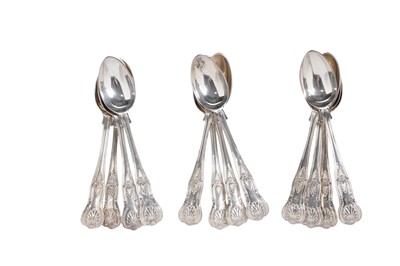 Lot 213 - A set of twelve Victorian silver teaspoons