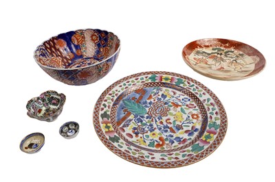 Lot 310 - A collection of Oriental ceramics