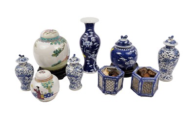 Lot 308 - A collection of early 20th Century and later Oriental ceramics