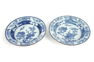 Lot 338 - A pair of Chinese export soup plates