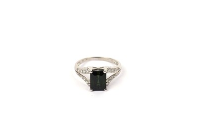 Lot 698 - A green tourmaline and diamond ring