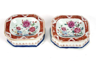 Lot 837 - A pair Chinese famille rose salts