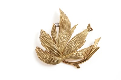 Lot 776 - A diamond and yellow gold leaf pattern brooch