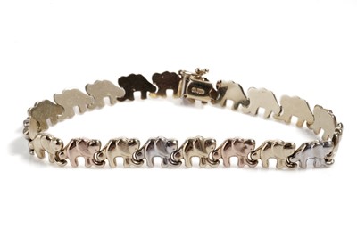 Lot 818 - A tri-colour gold elephant pattern bracelet