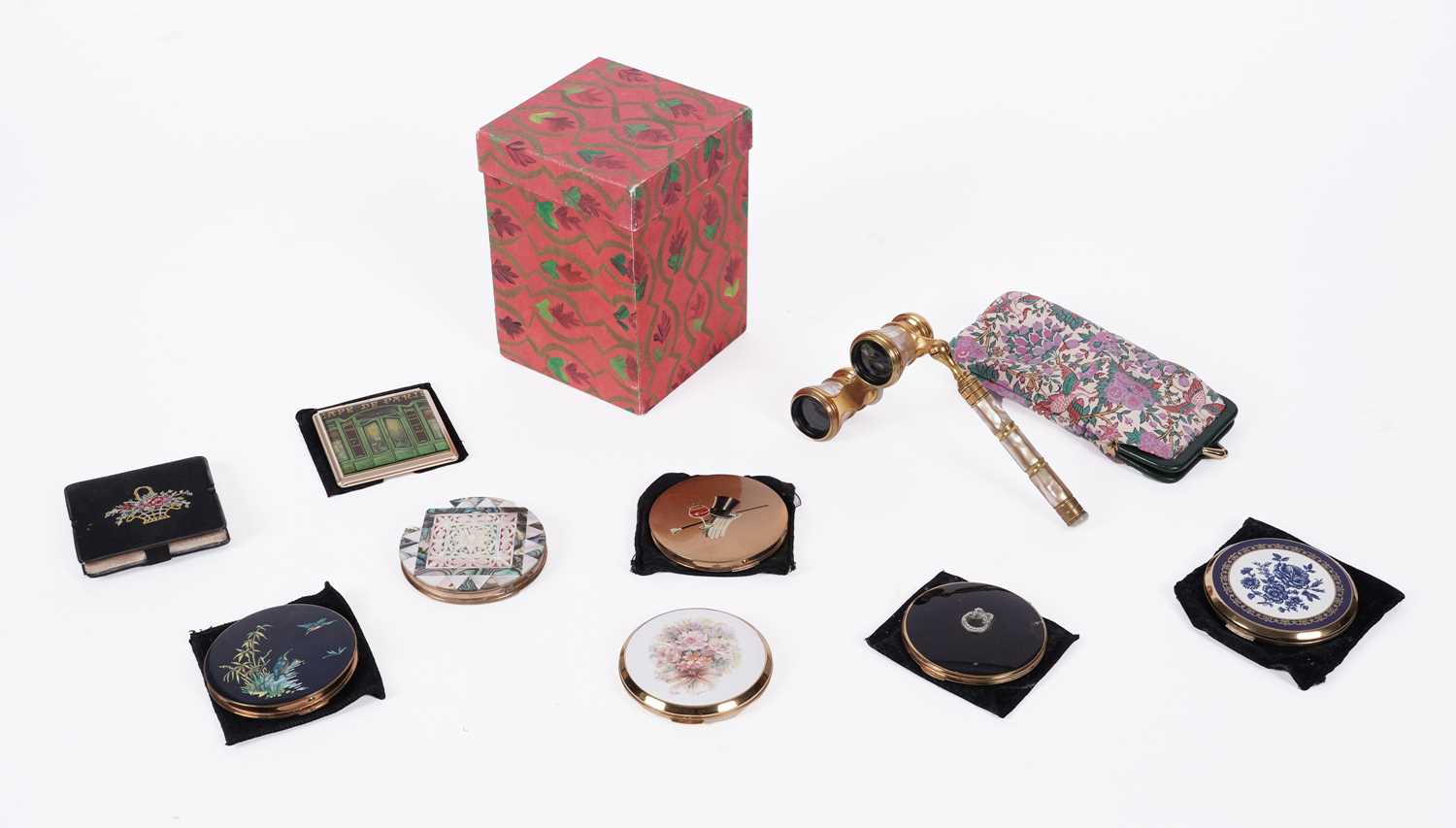 Lot 213 - Vintage powder compacts; and a pair of opera glasses by Iris of Paris