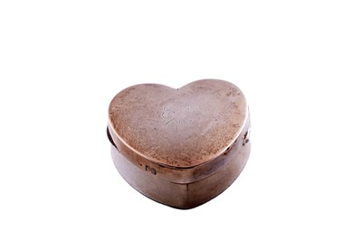 Lot 308 - An Edwardian silver heart-shaped trinket box