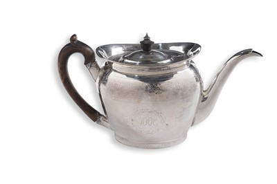 Lot 126 - A George III silver teapot