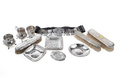 Lot 988 - A selection of silver and plated items