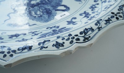 Lot 331 - A large modern Chinese charger