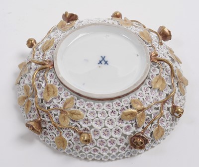 Lot 1008 - A pair of Meissen 'Schneeballen' covered cups and saucers