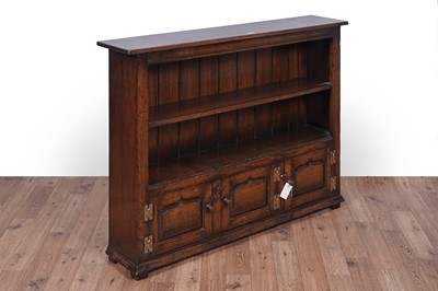 Lot 119 - Attributed Titchmarsh and Goodwin: a Georgian style oak bookcase