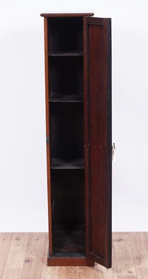 Lot 106 - An early 20th Century mahogany gun cabinet