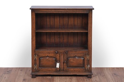 Lot 116 - Titchmarsh and Goodwin: a Georgian style oak bookcase
