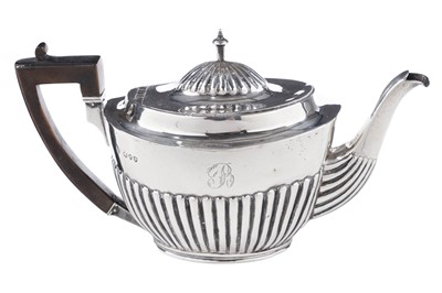 Lot 89 - A late Victorian silver teapot