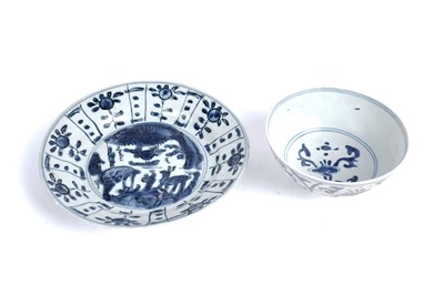 Lot 867 - A Wanli shipwreck bowl and plate