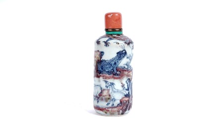 Lot 838 - A large Chinese snuff bottle